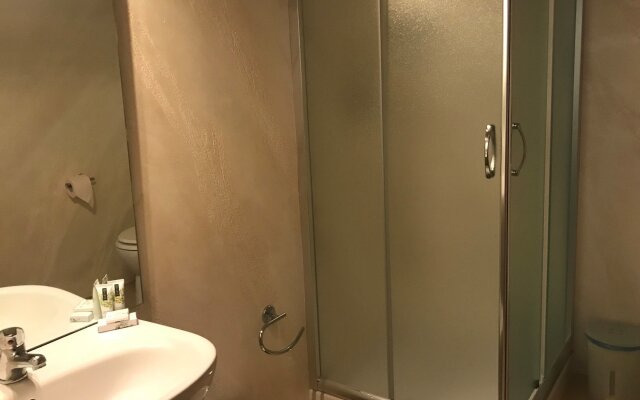 Moonlight Hotel & Suites