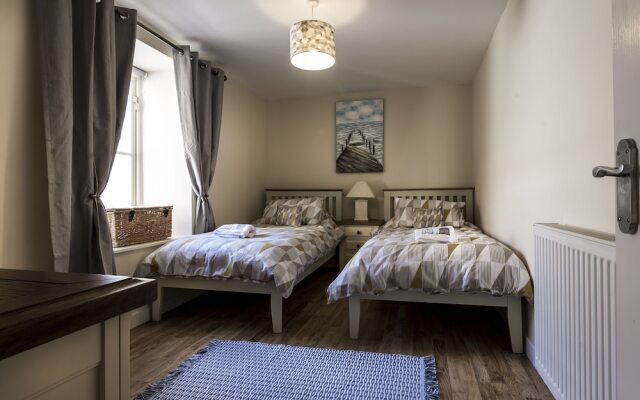 The Sail, Two Bedroom Apartment - Tenby