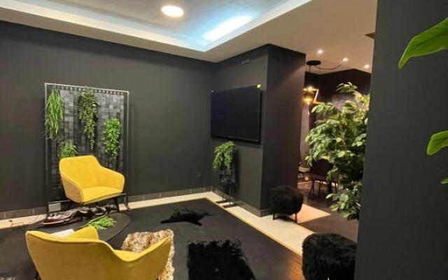 Black Pearl apartment