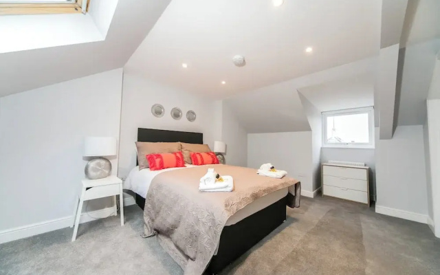 Flat 14 Helena House, 1-bed, Sleeps 3, Parking