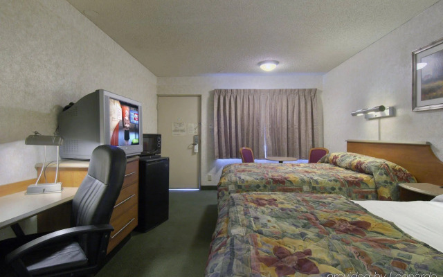 Red Roof Inn Santa Ana