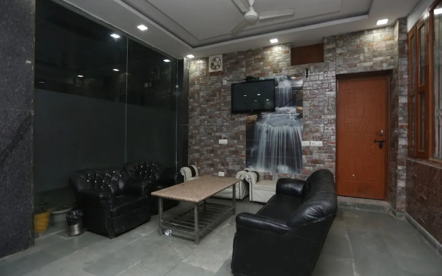 OYO 28264 Chirag House