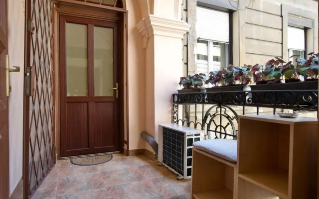 Standard Apartment by Hi5 - St. King street 16.