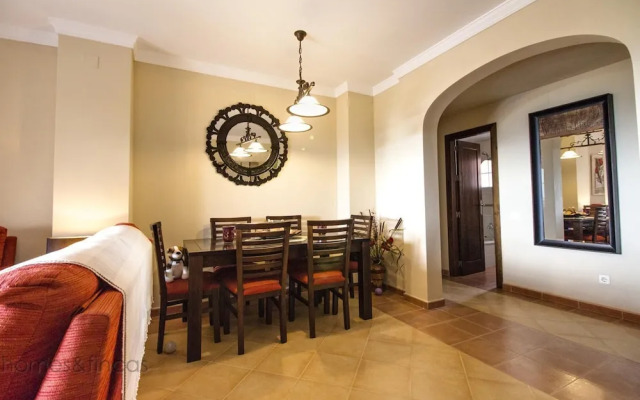 3 Bed Beach Apartment With Views Isla Canela