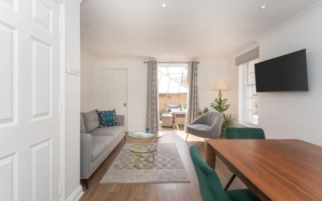 Crescent Mews