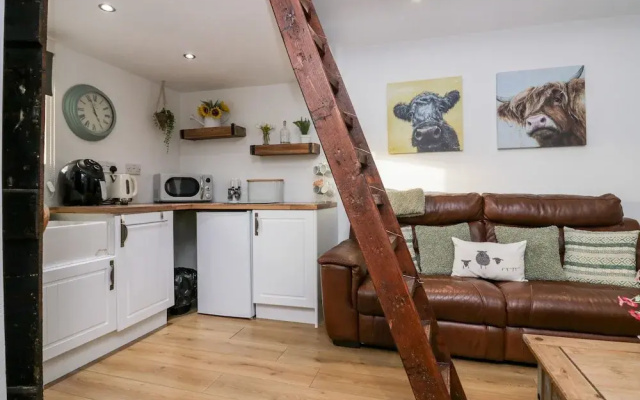 High Wreah Bolt Hole