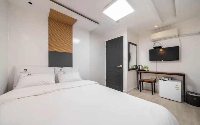 Must Stay Hotel