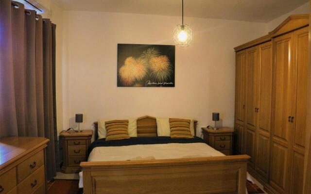 XL Central Home - Sleeps 10 people