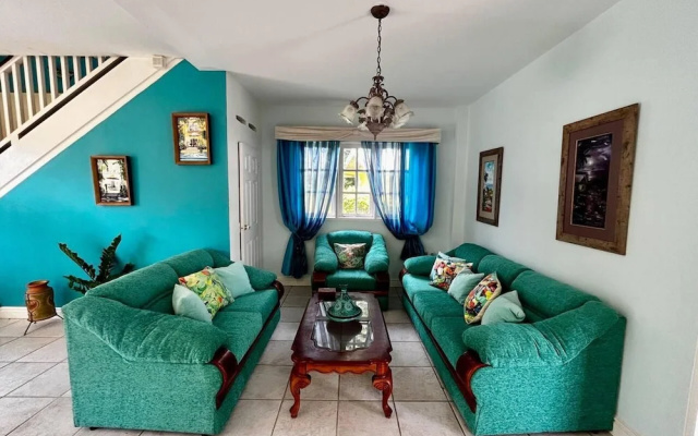 Luxury 5-bed Villa in Tobago The Big Yellow House — фото 3