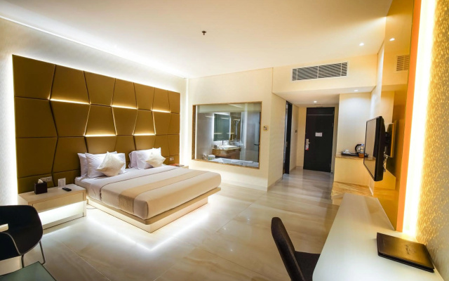 FM7 Resort Hotel - Image 5