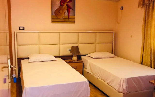 Gold Guest House & Bar