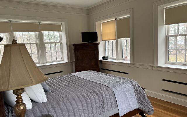 Surrey-Williamson Inn