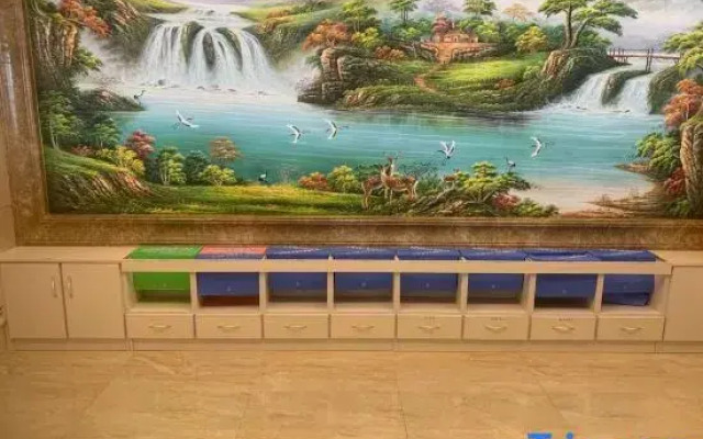 Vienna Hotel (Dingxi High Speed Railway Wanda Plaza)