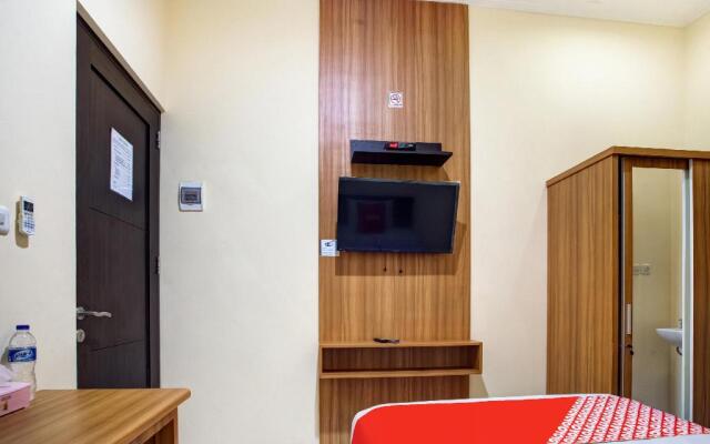 OYO 90037 Rumah Verde