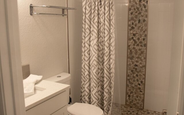 Moreland Retreat Huge Jacuzzi Sleeps 14