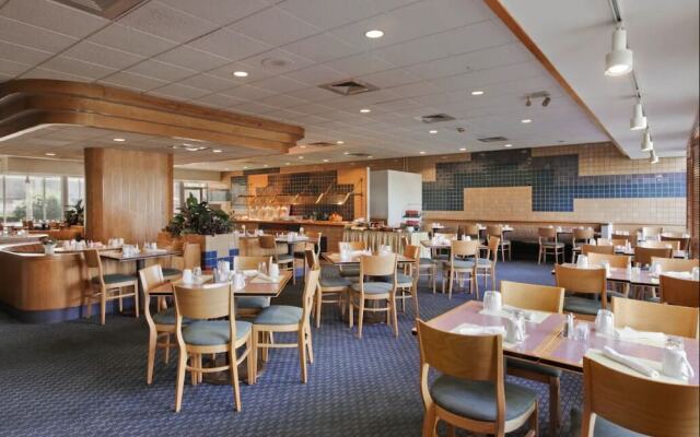 Days Inn & Suites Elyria