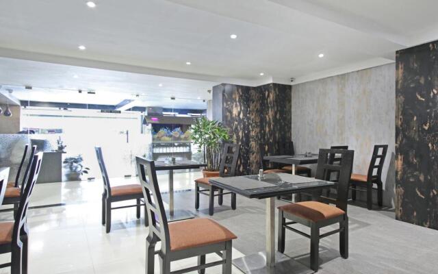 Itsy Hotels Jansi Residency