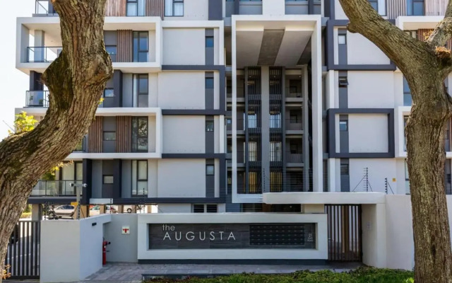 Central Southern Suburbs Leafy Village Neighbourhood