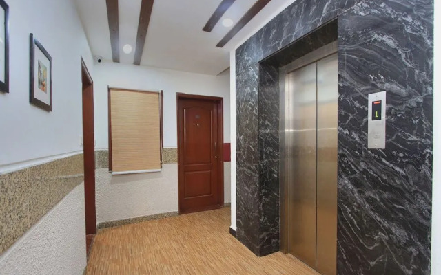 OYO Flagship 16476 Elements mall