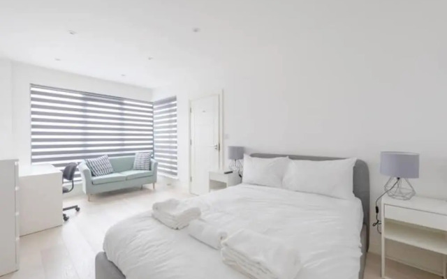 Spacious 4BD Townhouse - Near Stratford City!