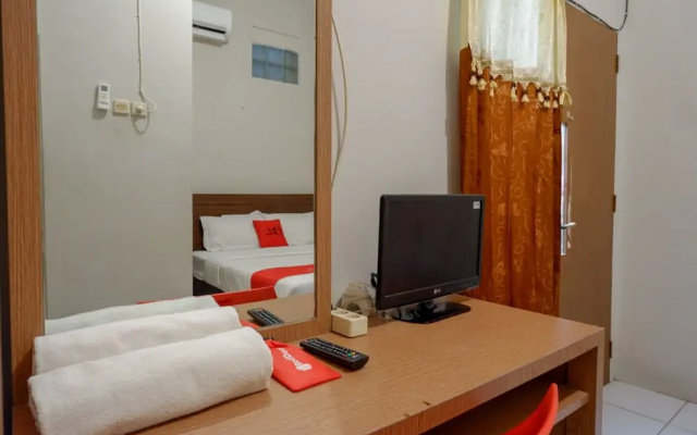 RedDoorz near Stasiun Tawang Semarang