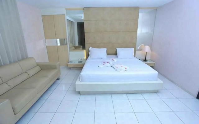 Royal Hotel n' Lounge