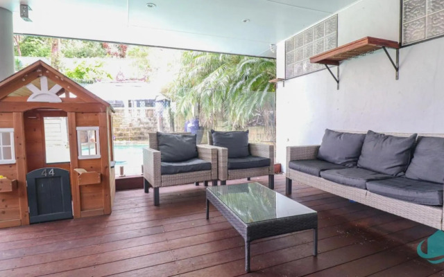 Splendour Hideaway - Luxury pool at Caves Beach