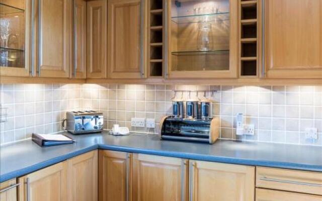 Cameron House Detached Lodge L80