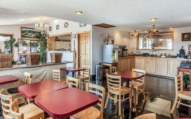 Econo Lodge Inn & Suites Madras