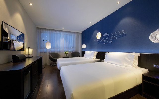 Orange Hotel  (Shanghai Hongqiao Railway Station Store)