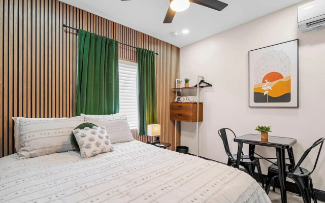 Baybreeze Apartments by Lowkl