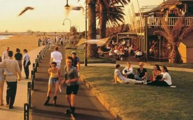 St Kilda Accommodation - Hostel