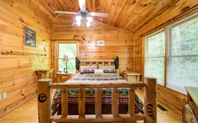 Cabin of Dreams, 3 BR, Water View, WiFi, Hot Tub, Pool Table, Sleep 8
