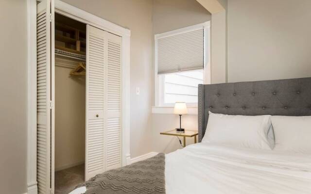 Gorgeous 3BR 2BA on Frankfort | by Cozysuites