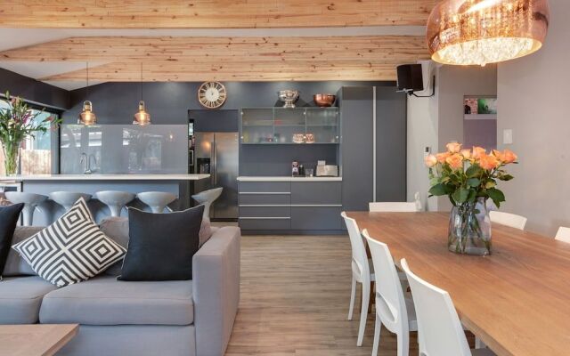 Long Beach Holiday House