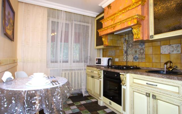 The apartment is available on 3rd Frunzenskaya