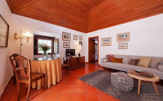 Pine Tree House in Azeit o