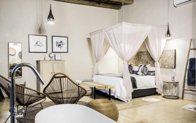 Kruger Sunset Lodge - living with lions