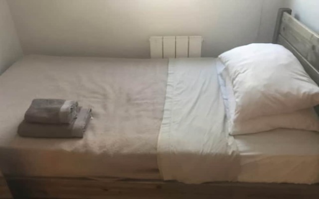 Peaceful & Modern 2BR Flat with Water Views