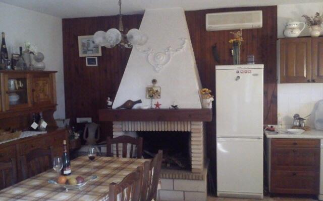 Bobi - 50 m From Beach - H