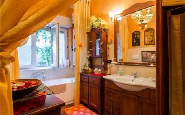 Romantic & Artistic Apartment
