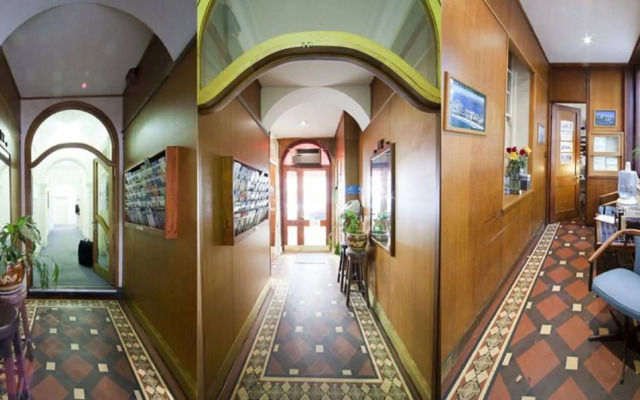 Holiday Lodge Hotel