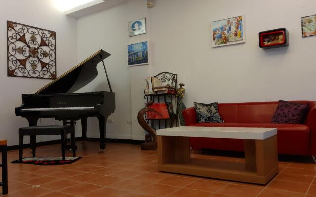 Pianist Homestay