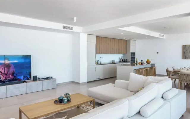 Benalmadena Luxury 4 Bed Apartment Jacuzzi