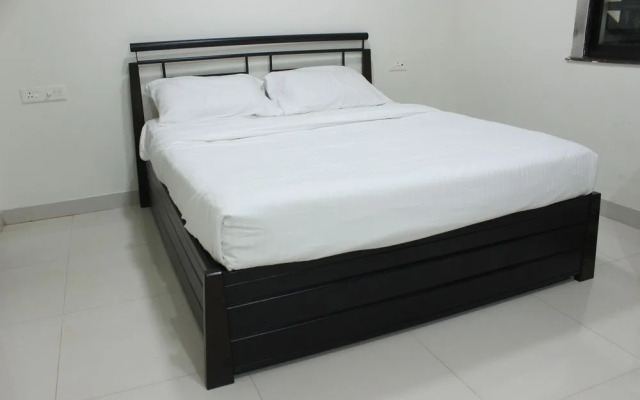 OYO 9359 Modern Penthouse Candolim