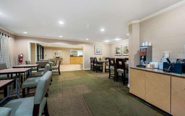 La Quinta Inn & Suites by Wyndham Mansfield OH