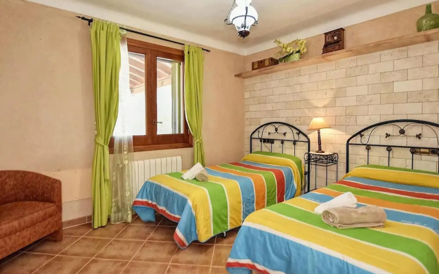 Luxurious Villa Perfect for Large Families, Near the Beach
