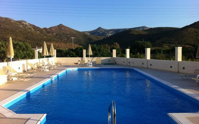 Hiona Holiday Hotel
