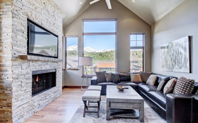 Slope View  3 Bedroom Townhouse by RedAwning