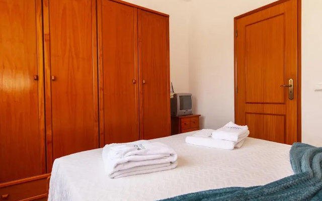 L 02 - Bedroom 2 Western Mos Guesthouse